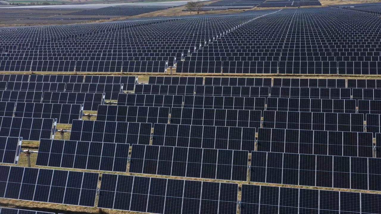 $125m Warwick Solar Farm powers UQ to 100 per cent renewable - UQ News ...